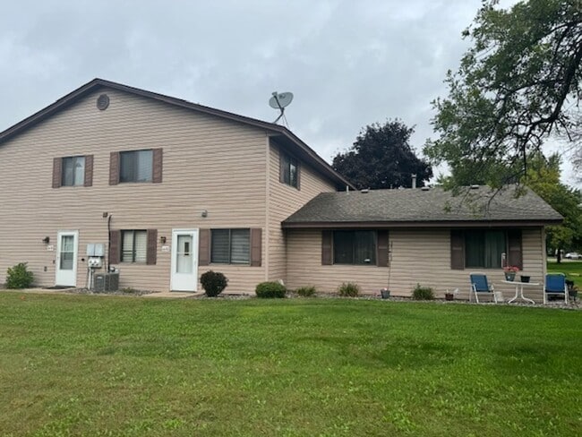Building Photo - 2Br/1Ba TH w/Attached 1 CG in Brooklyn Park!