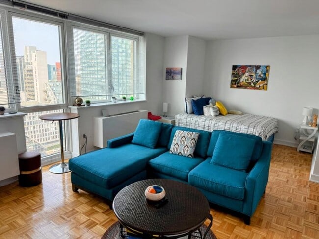 Building Photo - 0 bedroom in LONG ISLAND CITY NY 11101 Unit 25C Rental