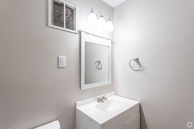 Newly Renovated Oak View Apartments