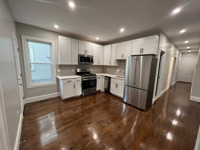 Building Photo - 25 Pleasant St Unit 2