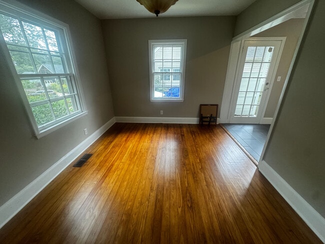 Photo - Room in House on Winburn Terrace