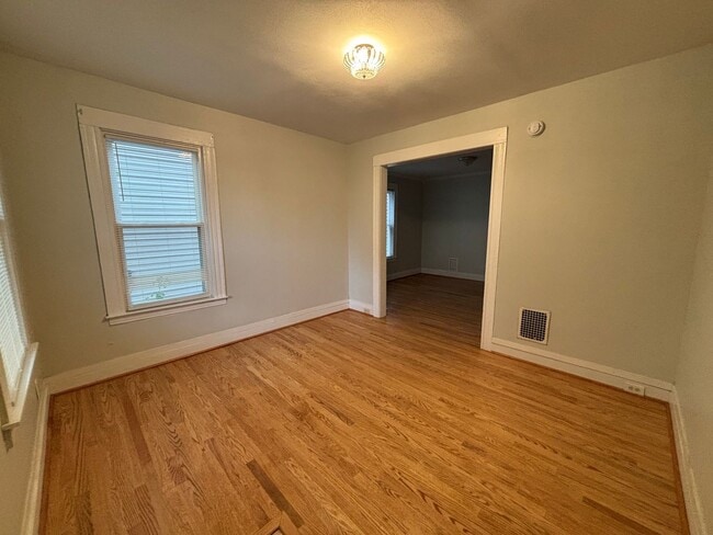 Photo - 117-119 Whittier Ave. Unit 117 Whittier Ave - FL 1