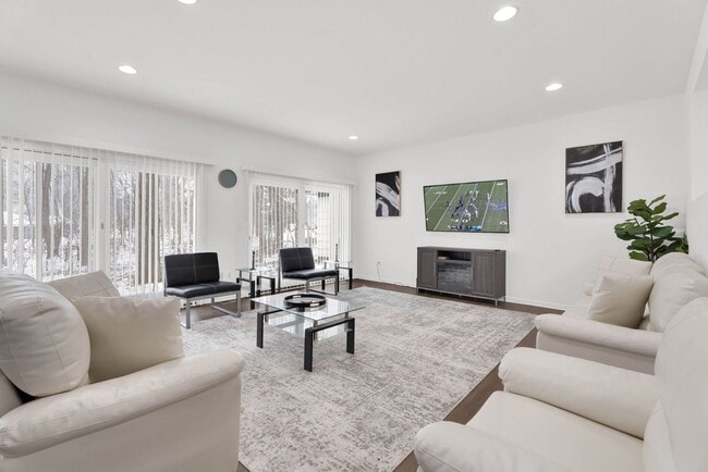 Photo - 3BD ROOM RANCH - PRIVATE LOT - FURNISHED - BLOOMFIELD HILLS