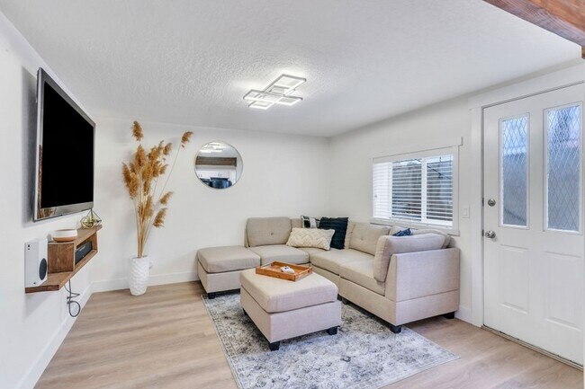 Photo - 697 S 1000 W St