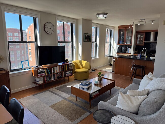 631 D St NW Unit 1033