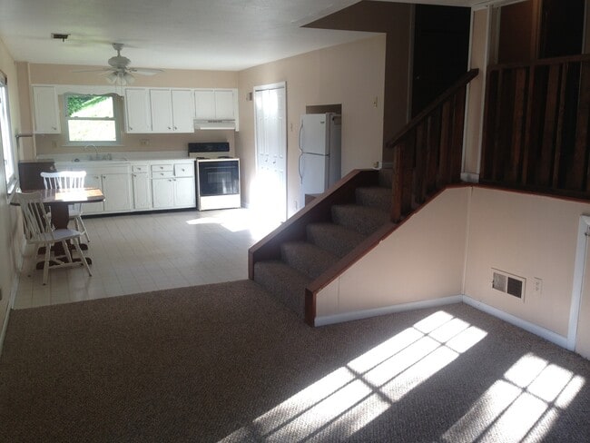 Building Photo - 349 Gilmore St Unit 349C