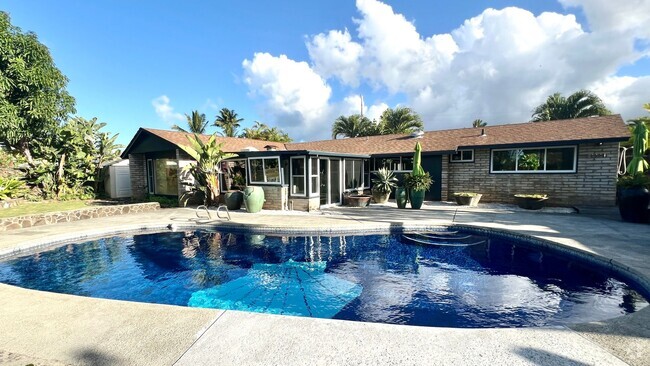 Building Photo - AVAILABLE NOW! 3 BED/2 BATH HOME IN KAILUA...