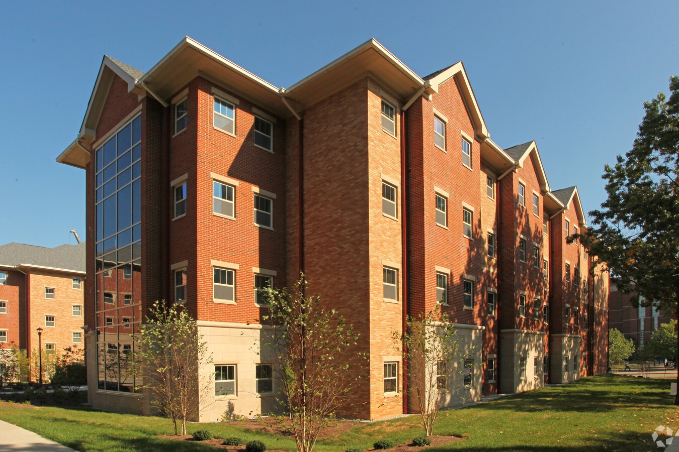 Donovan Hall - Donovan Hall Apartments