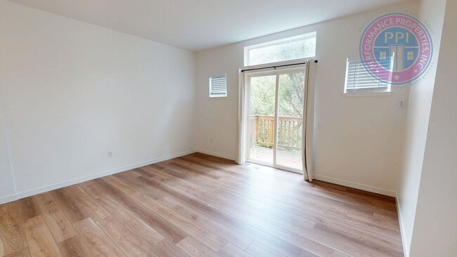Photo - Prime Location, Directly Across From Nike Headquarters! Beautiful Townhouse, Two En-Suites, Centr...