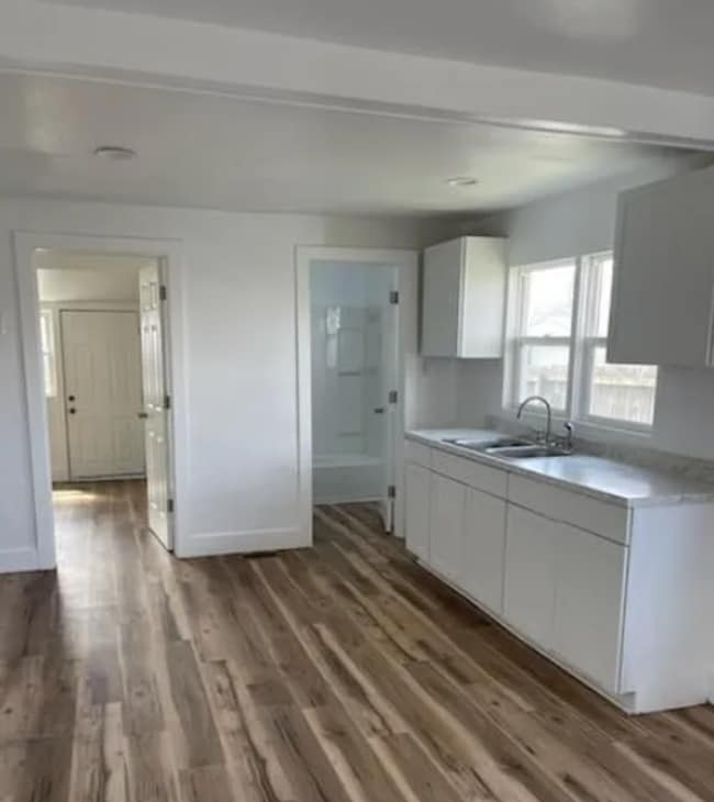 Photo - Spacious One Bedroom Duplex located near S...