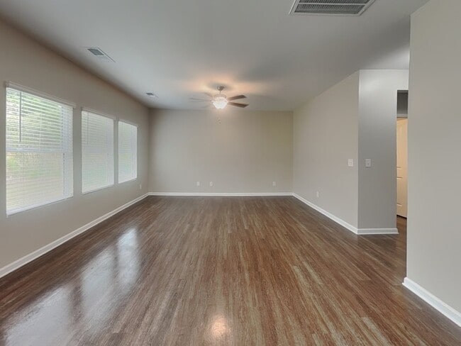Photo - 733 Point Andrews Dr SW