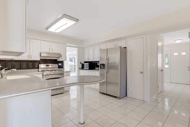 Photo - 421 Collen Dr