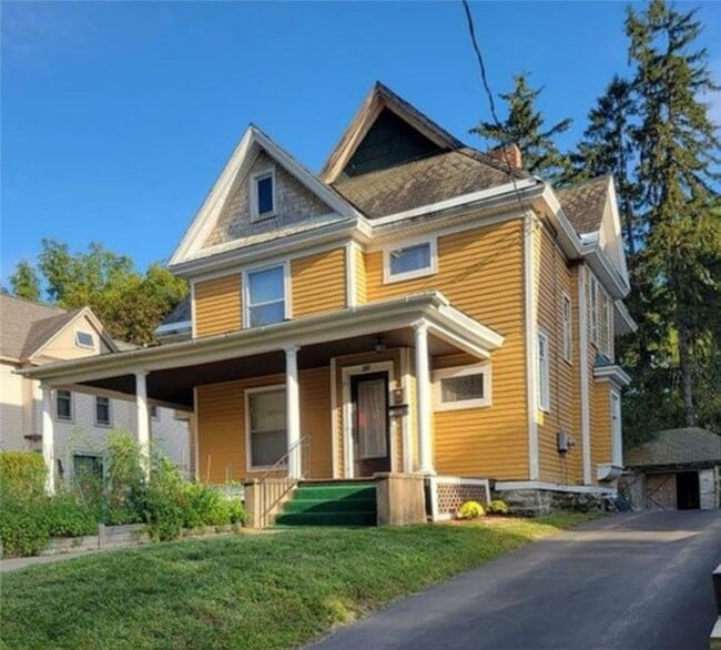 Building Photo - 519 W 3rd St Rental