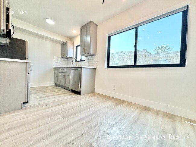 Photo - 6958 Woodman Ave Unit 5