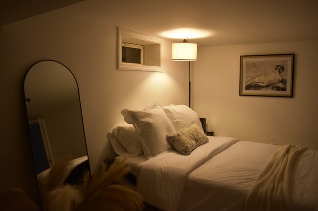 Building Photo - 256 Aqueduct Rd Unit 256 Aqueduct Rd