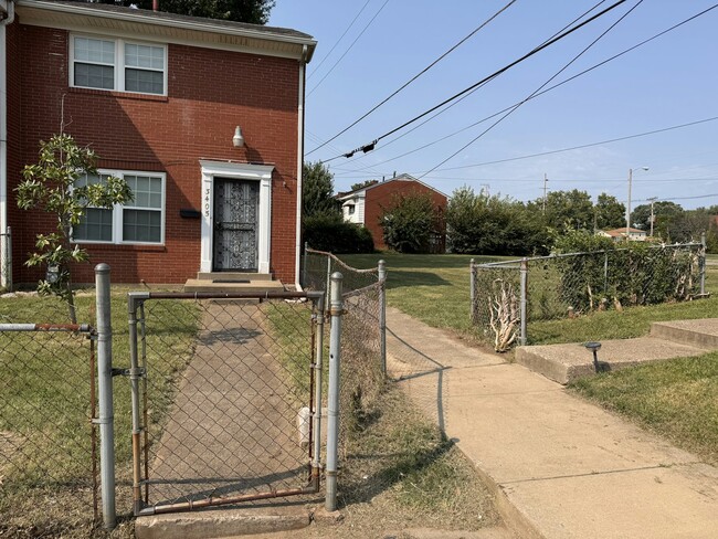 3405 Chauncey Ave