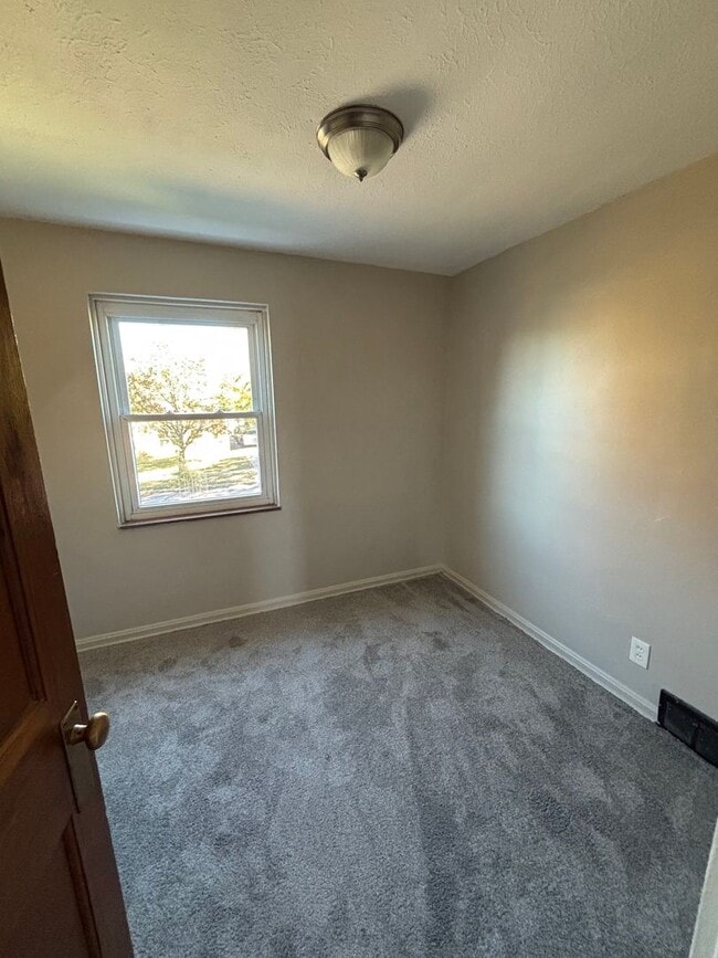 Photo - 20920 Morris Ave