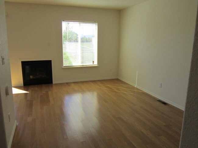 Building Photo - Lanc1710/1714 Unit 1710