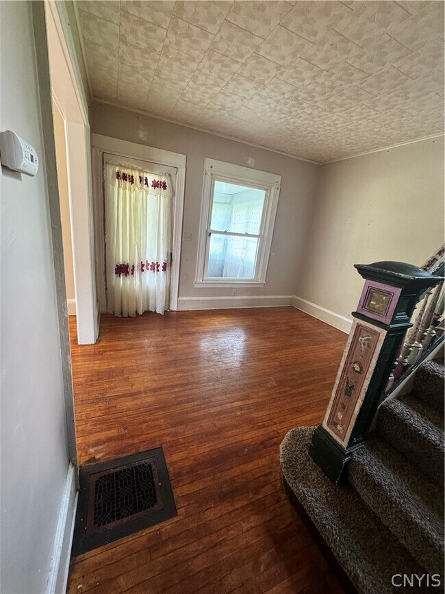 Photo - 2331 Midland Ave