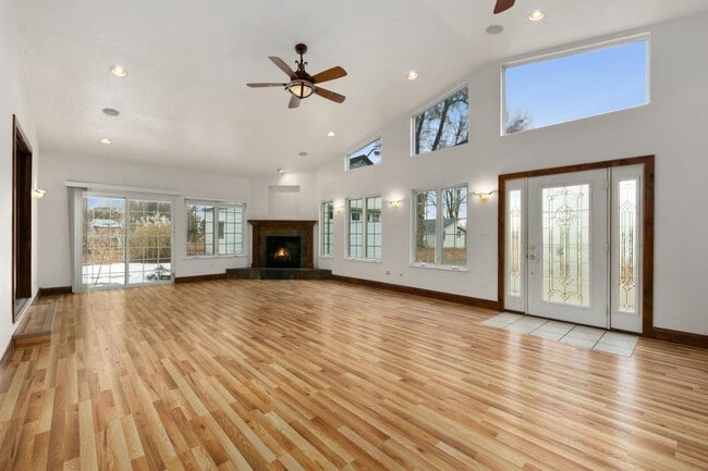 Photo - 2856 E 1st St