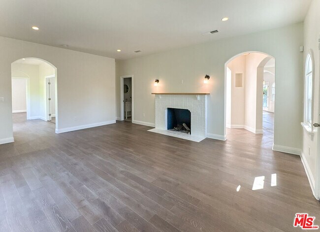 Photo - 1043 S Plymouth Blvd