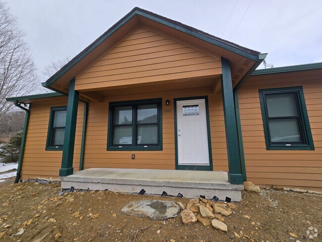 Building Photo - Two Bedroom Home Near Downtown Banner Elk!