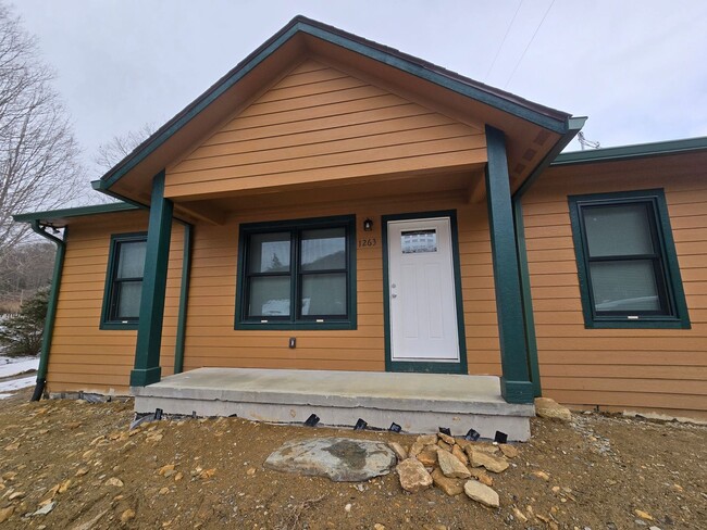 Two Bedroom Home Near Downtown Banner Elk! - Two Bedroom Home Near Downtown Banner Elk!