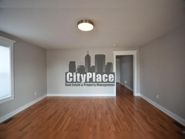 Photo - 910 Lexington Ave