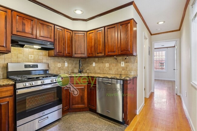 Building Photo - Modern Comfort in The Heights – 2BR with I... Rental