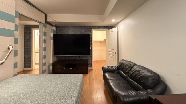 Photo - 1154 S Barrington Ave Unit 53