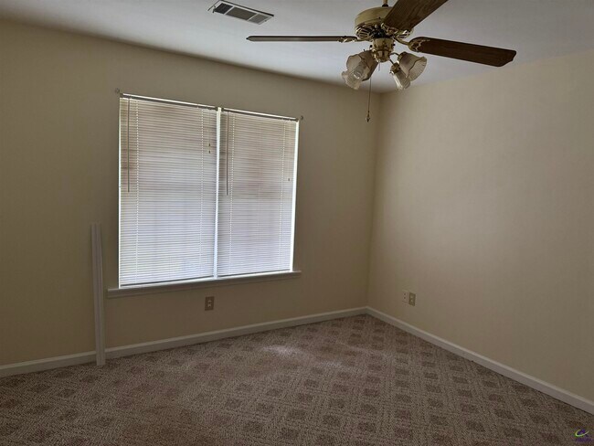 Photo - 282 Somerset Dr