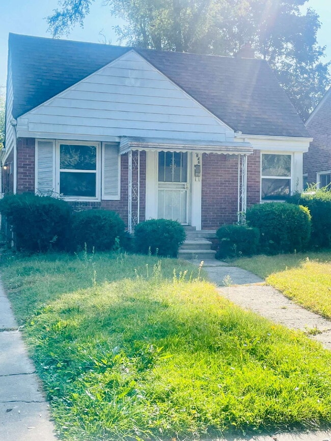 Charming 3-Bed, 2-Bath Gem on Woodbine Street – Cozy Comfort in 850 Sq Ft!