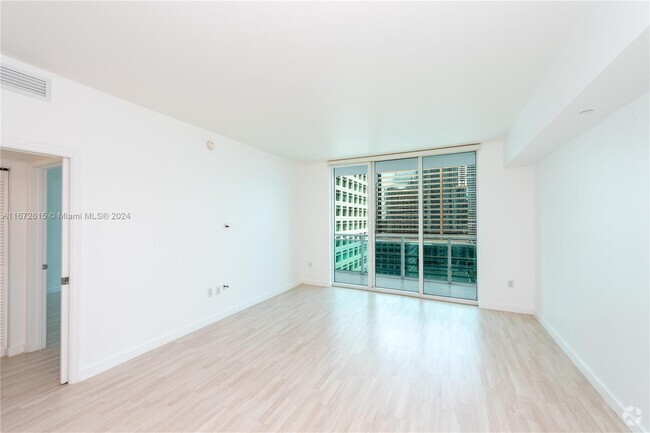 Building Photo - 950 Brickell Bay Dr Unit 2408 Rental