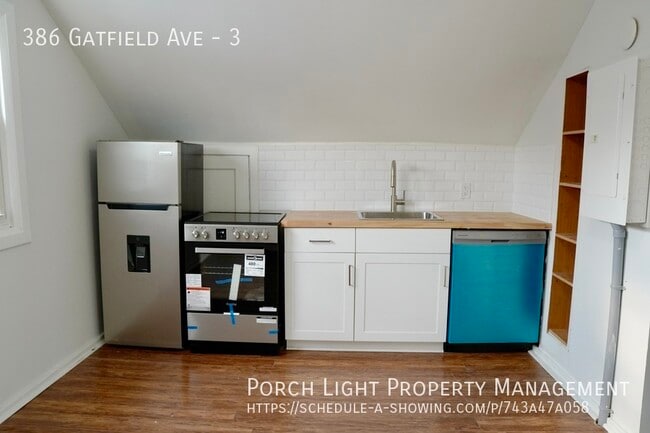 Photo - Renovated 1 Bedroom Loft - Lots of Natural Light - Brand New Upgrades Unit 3