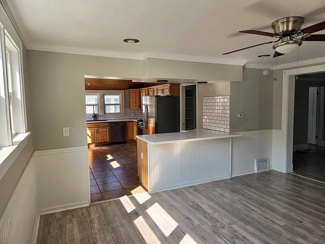 Photo - 634 Tawas St