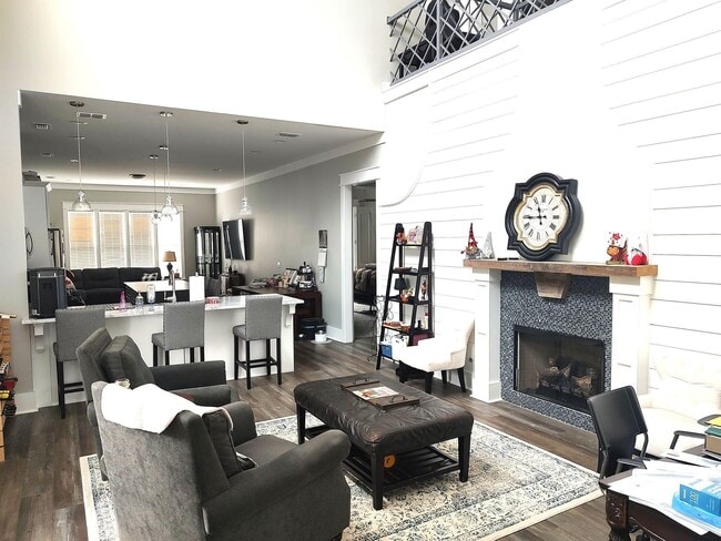 Photo - 3589 Esplanade Way