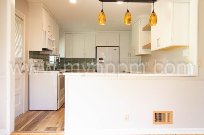 Photo - UPDATED 4bedroom Ranch Home!