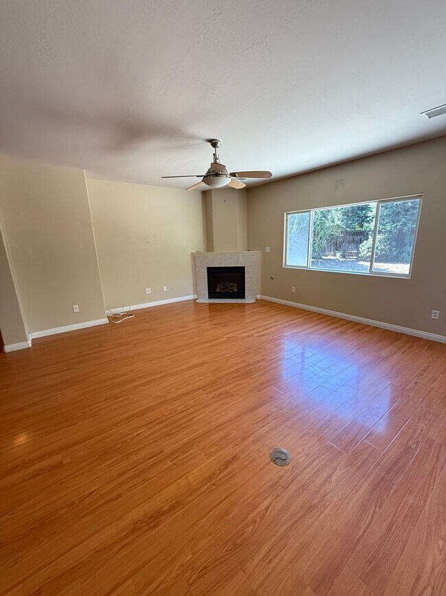 Photo - Modern 4-Bedroom Home in Northwest Bakersfield