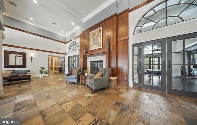 Building Photo - 2465 Army Navy Dr Unit 1-405