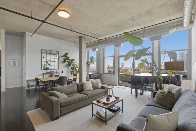 Photo - 900 N Kingsbury St Unidad 1166