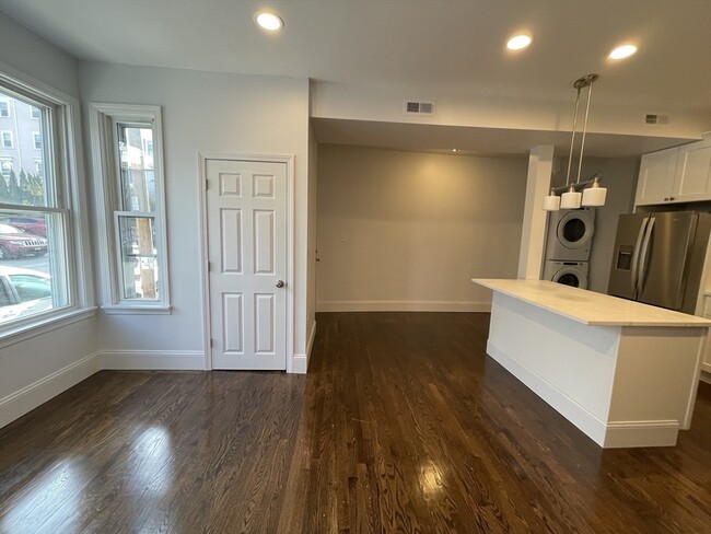 204 E Eagle St Unit 1