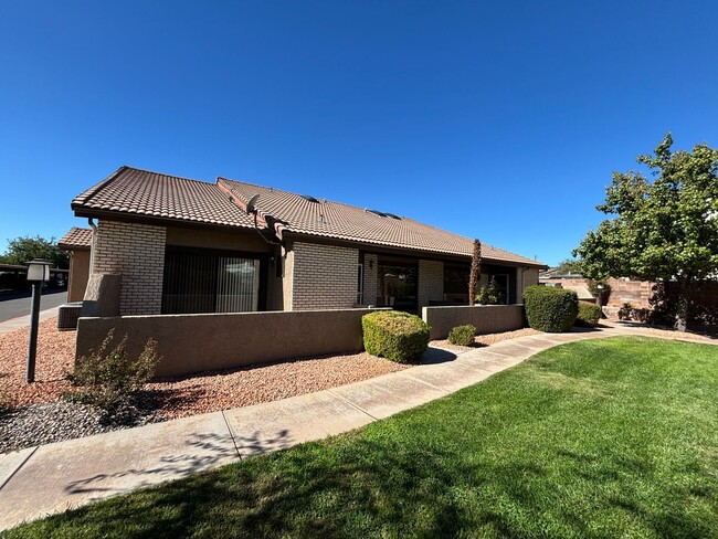 Building Photo - SPACIOUS 3 BEDROOM TOWNHOME FOR RENT IN DO...