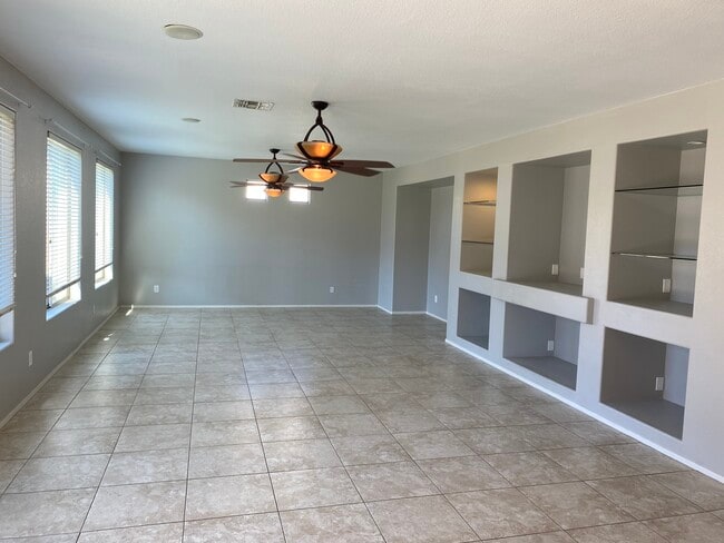 18686 E Mockingbird Dr