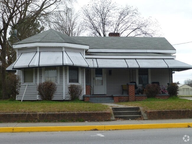Building Photo - 313 N Main St Rental