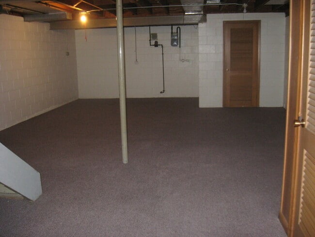 Duplex-Great neighborhood! NEW REDUCED PRICE - $1395 per month!