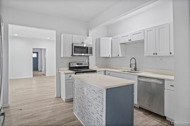 Photo - 671 Clairmount Ave