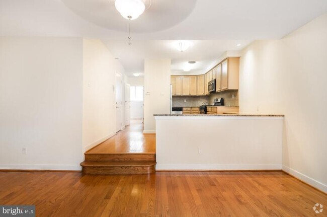 Building Photo - 1634-38 Lombard St Unit 1634-2 Rental