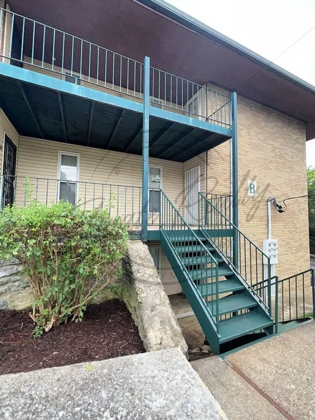 Building Photo - 555 N Dupont Ave Unit B-42
