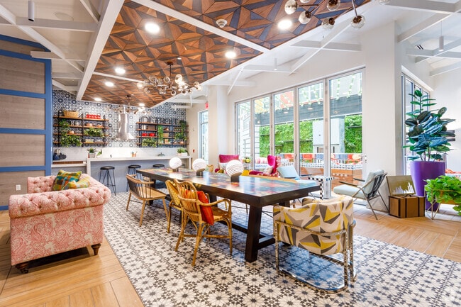 Casa club - CBD Detroit Apartments