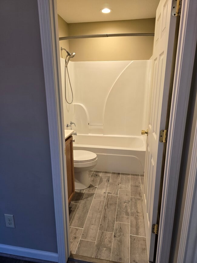 Photo - 2102 Kingsbury Rd